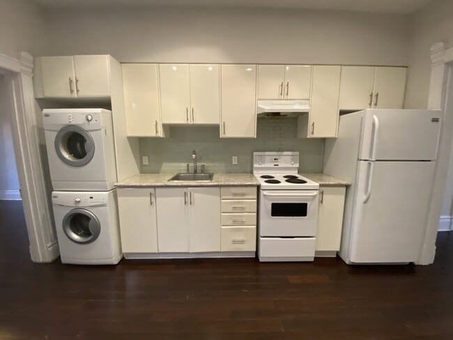 Building Photo - 329 Concord Ave Unit 1st Fl