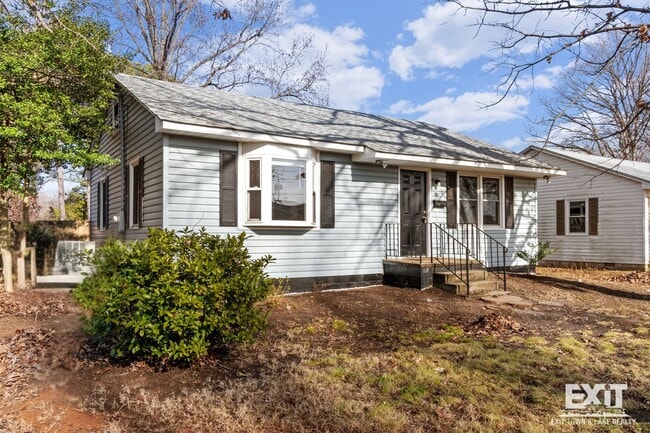 Photo - Welcome to your 2 bedroom, 1 bath home in South Hill!