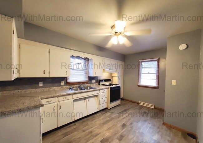 Photo - 736 Sherman Ave