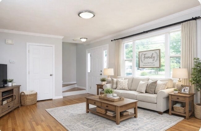 Photo - 1083 Main St