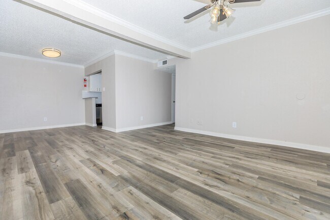 Photo - Step Into Style – Upscale Living Starts Now! Unidad APW