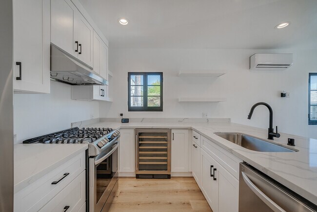 Photo - 1014 S Hayworth Ave Unidad 1014.5