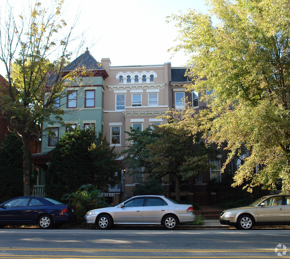 Photo - 1928 Calvert St NW Apartments