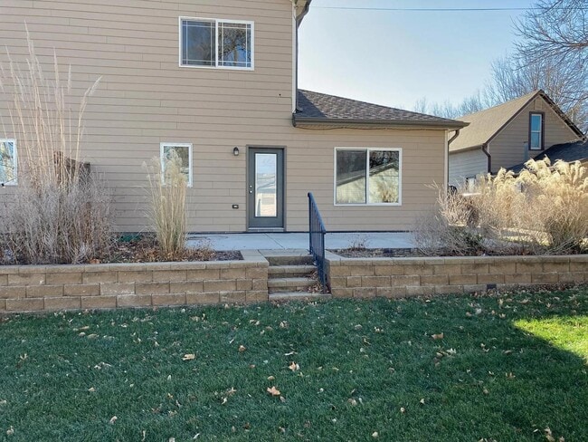Photo - 630 W C St