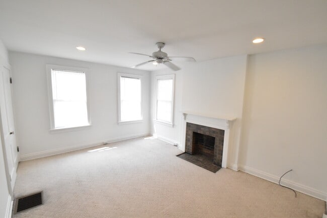 Photo - 52 Thurman Ave Unidad C