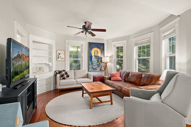 Photo - 32 Charles St