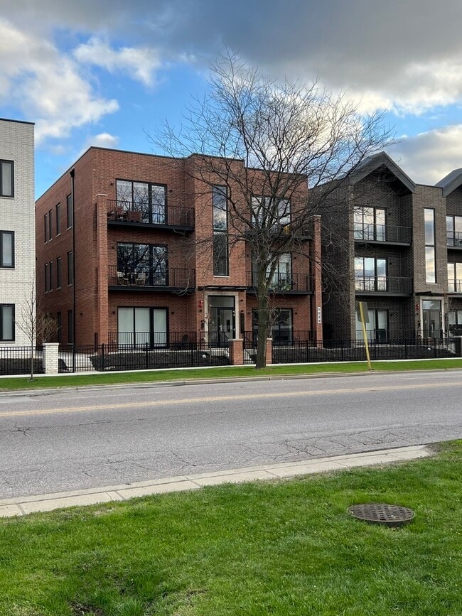 Building Photo - 8029 W Belmont Ave Unit 202 Rental