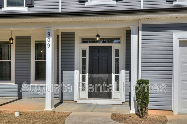 Photo - 909 Chesford Dr