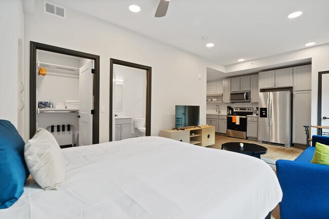 Photo - 423 E Michigan St Unit ID1026474P