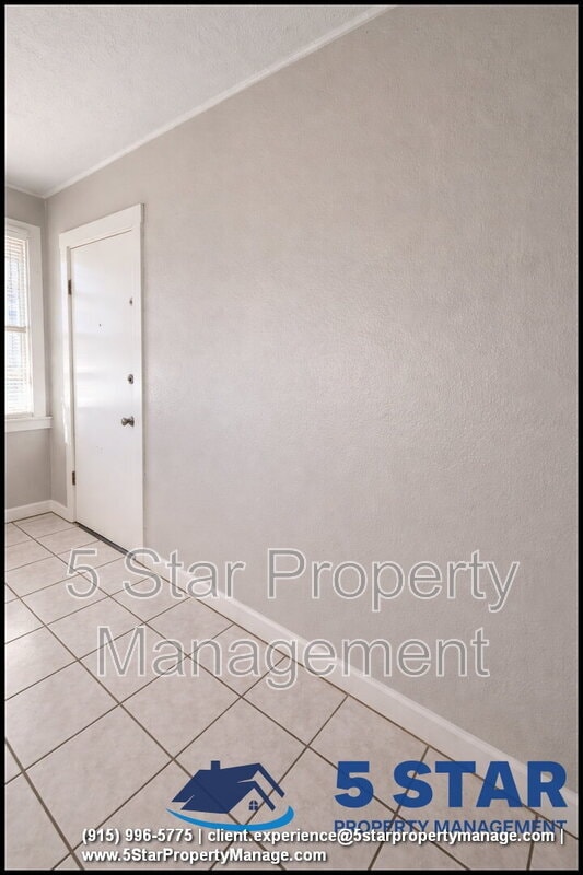 Photo - 1114 El Paso St Unit 5