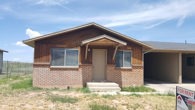3 Bedroom, 1 Bathroom Twin Home Close to P... - 3 Bedroom, 1 Bathroom Twin Home Close to P...