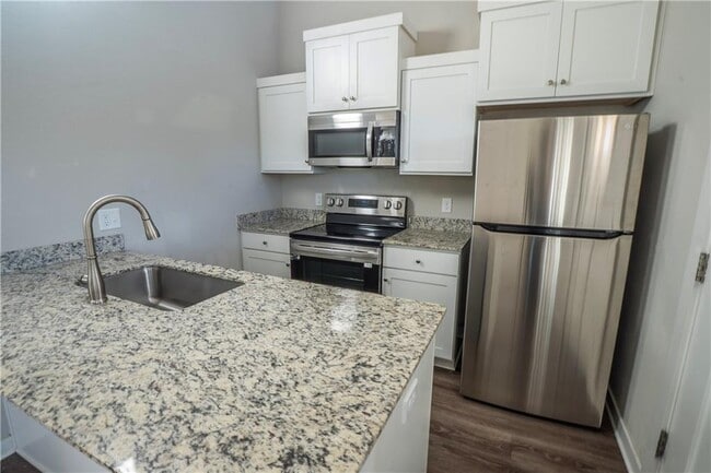 Photo - 636 N Honey Locust Bnd