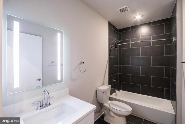 Building Photo - 1330 S Patton St Unit 311 Rental