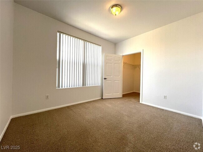 Building Photo - 5855 Valley Dr Unit 1081 Rental
