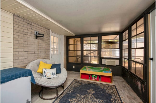 Photo - 111 Robinwood Dr NW