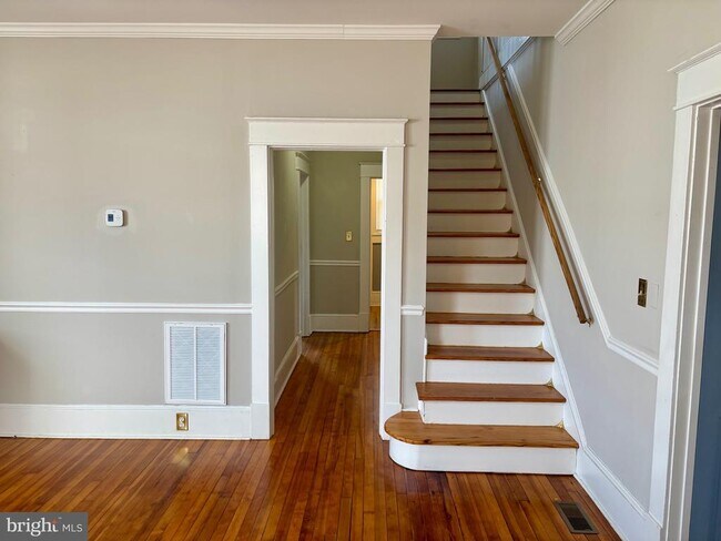 Photo - 2511 Charles St