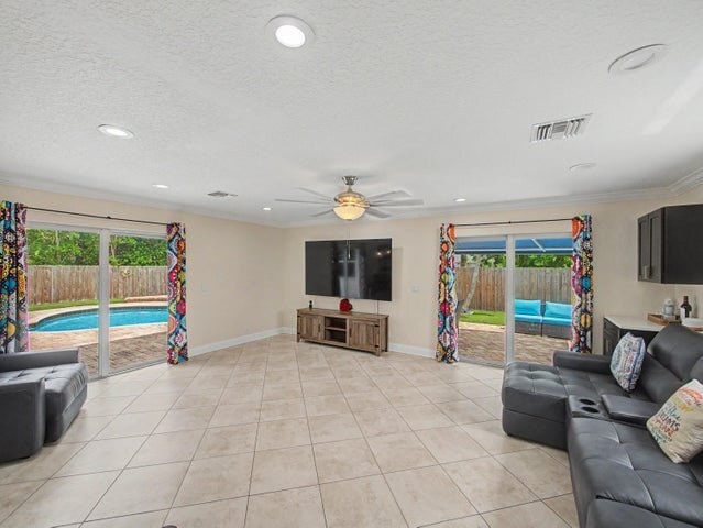 Photo - 4868 Canal Dr
