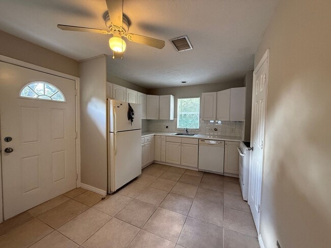 Photo - 960 NE Key Dr