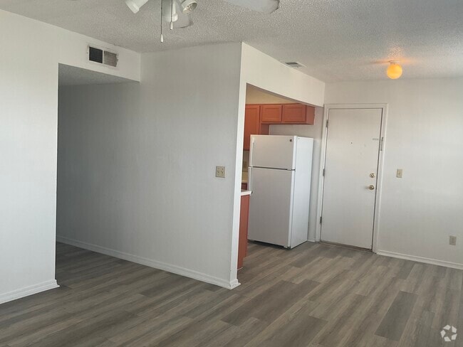Building Photo - Western Redd Rental