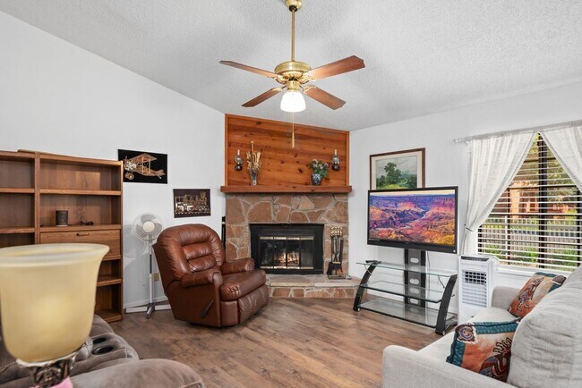Photo - 107 Niblic Ct