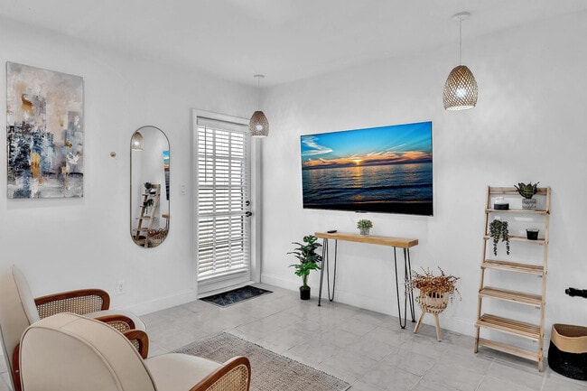 Photo - 1941 Washington St Unit 3