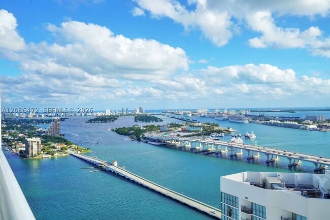 Building Photo - 1717 N Bayshore Dr Unit A-4244