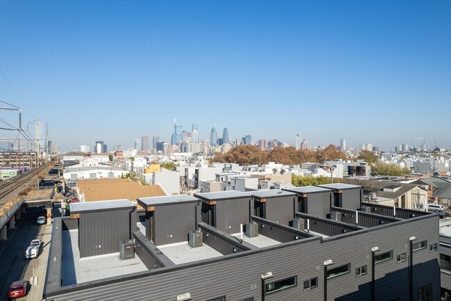 Photo - 2460 Dickinson St