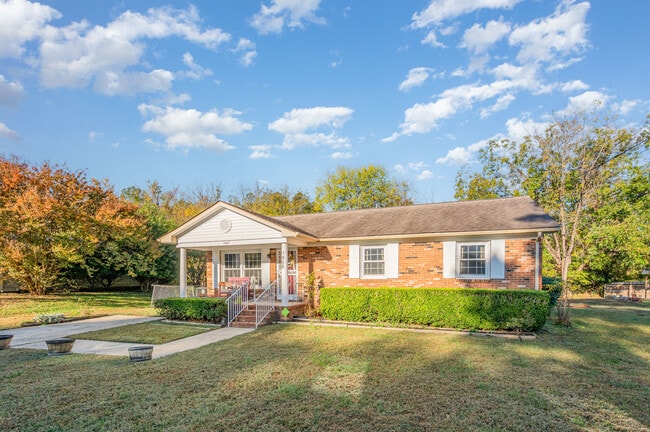 Photo - 1808 Majestic Dr