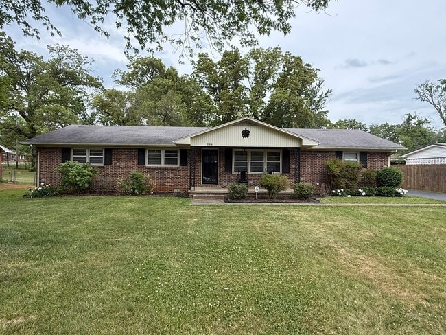 Building Photo - 3-Bedroom Home with Spacious Yard, Storage Shed & Natural Light