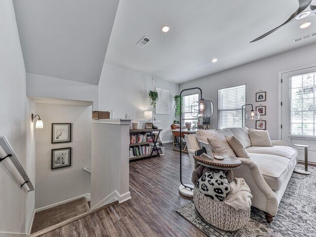 Photo - 499 Bishop Ln