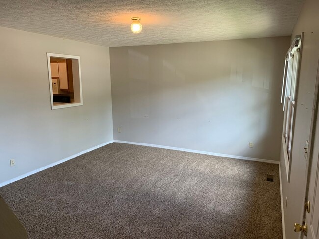 Photo - 3 bedroom, Spacious Townhouse: The Willows! Unit A2