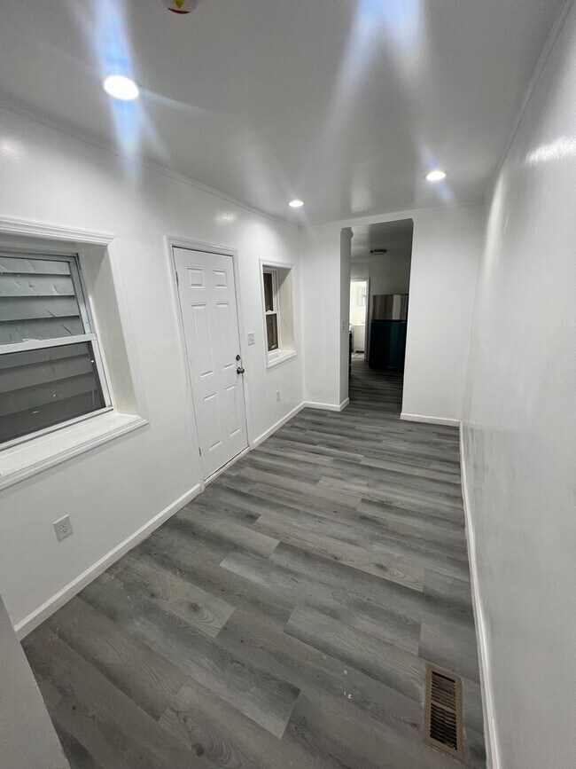 Photo - 22 1/2 Seward Ave Unidad 1st Floor