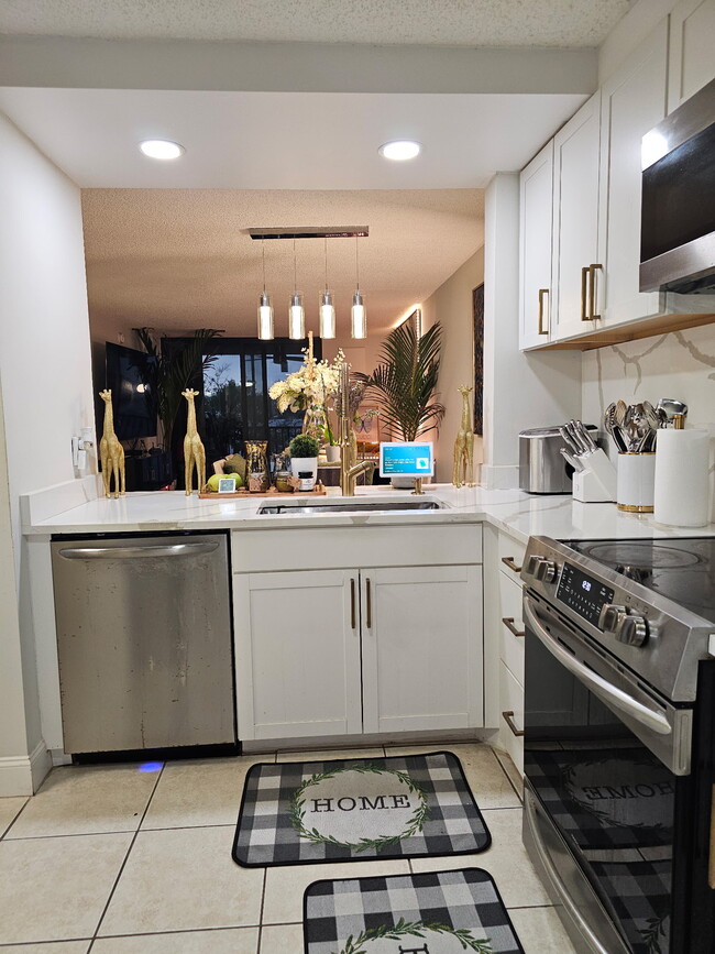 Photo - 114 Lake Emerald Dr Unit 205