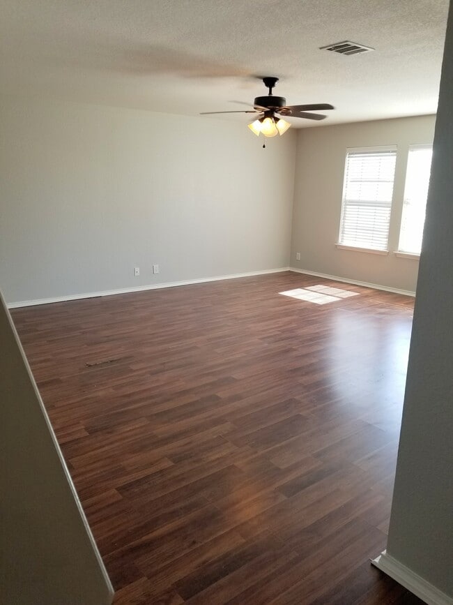 Photo - 196 Valero Dr