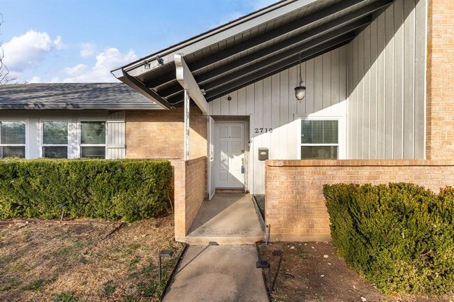 Photo - 2710 Thrushwood Dr