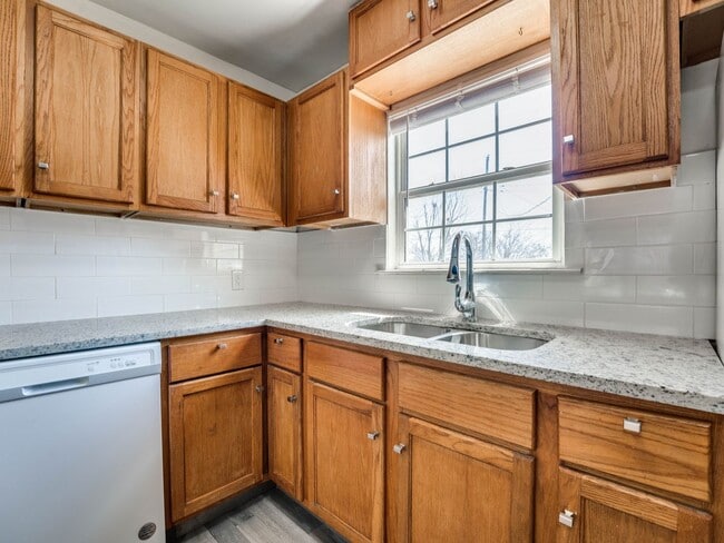 Photo - 2 Bedroom, 1 Bath Home in Shawnee!