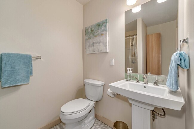 Photo - 6845 Oswego Pl NE