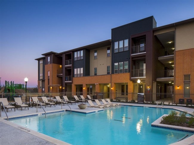 Building Photo - Landings at Marine Creek Rental