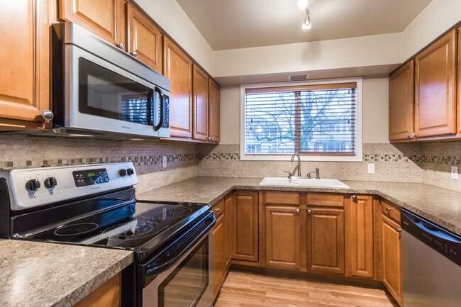 kitchen - 5703 N Commercial Ave