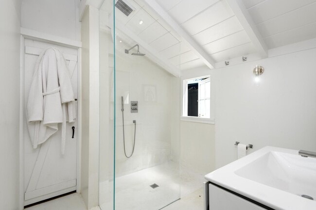 Photo - 539 Periwinkle Ln