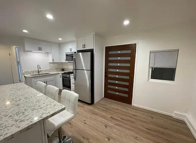 Building Photo - 22331 Vanowen St