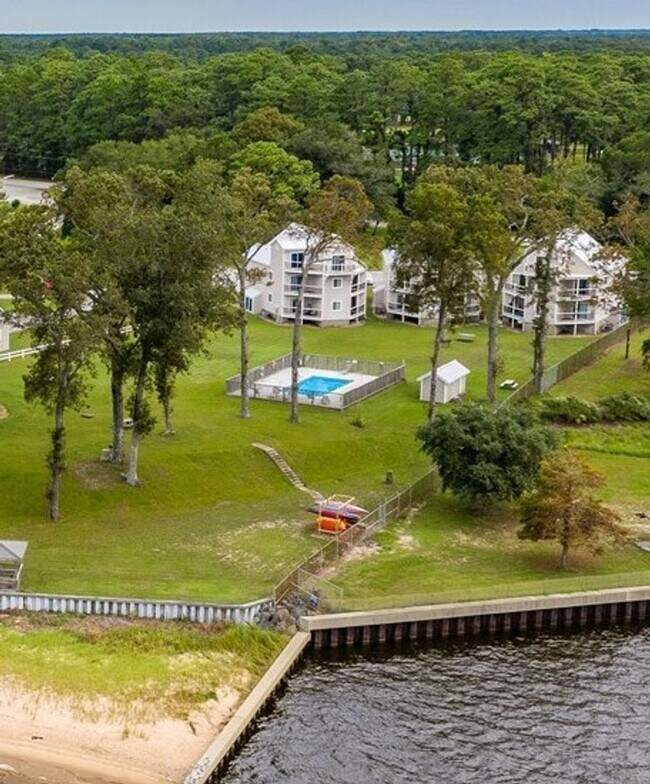 Photo - Adorable Waterfront Condo