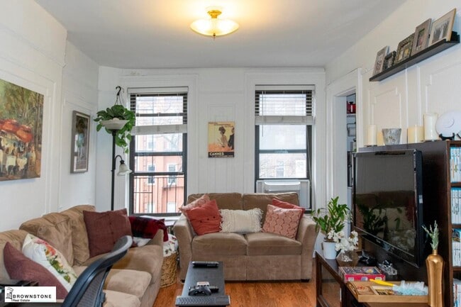 Building Photo - Carroll Gardens Brownstone One Bedroom