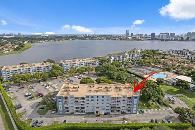 Building Photo - 500 Executive Center Dr Unit 3e