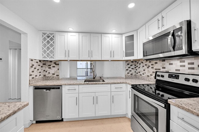 Building Photo - 7173 Orange Dr Unit 215b