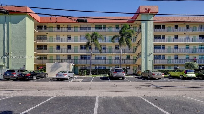 Building Photo - 5300 NE 24th Terrace Unit 422C