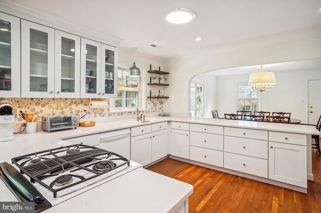 Photo - 532 Trippe Ave