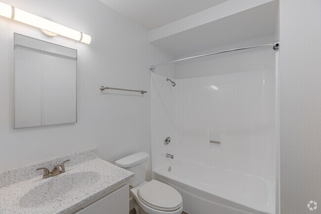 1BR, 1BA - 620SF - Bathroom