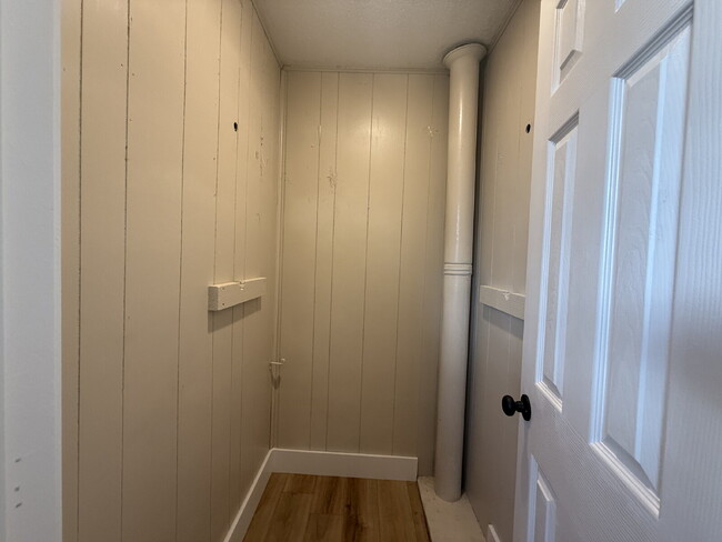 Photo - Renovated 1-bedroom, 1-bath apartment feat... Unidad 11