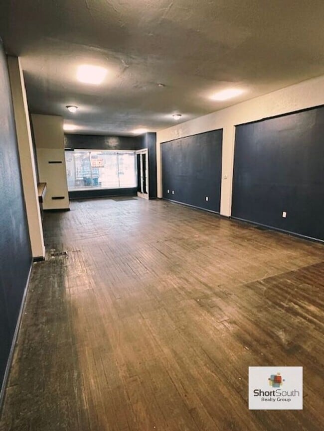 Building Photo - Nice main floor commercial space for rent Unit 1b